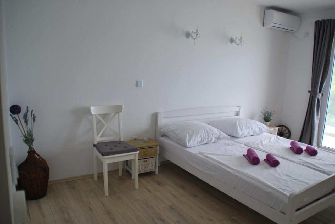 Apartment Danica Murter